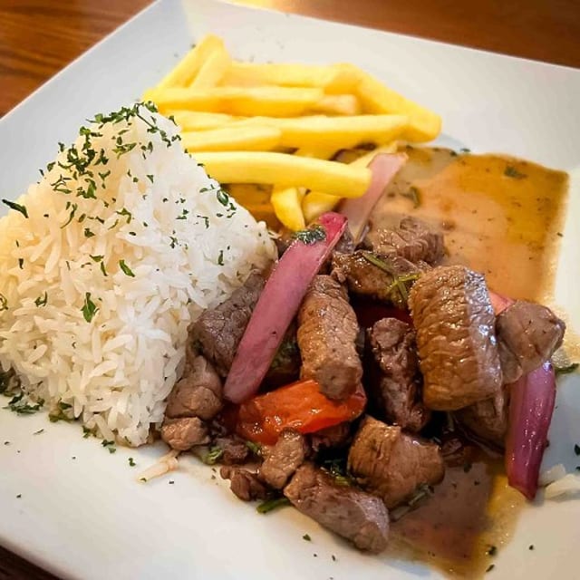Lomo Saltado.
